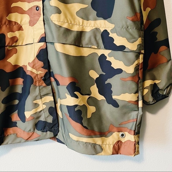 Herschel NWT Women’s Voyage Long Coach Jacket Woodland Camo Print Size Medium - Picture 3 of 15